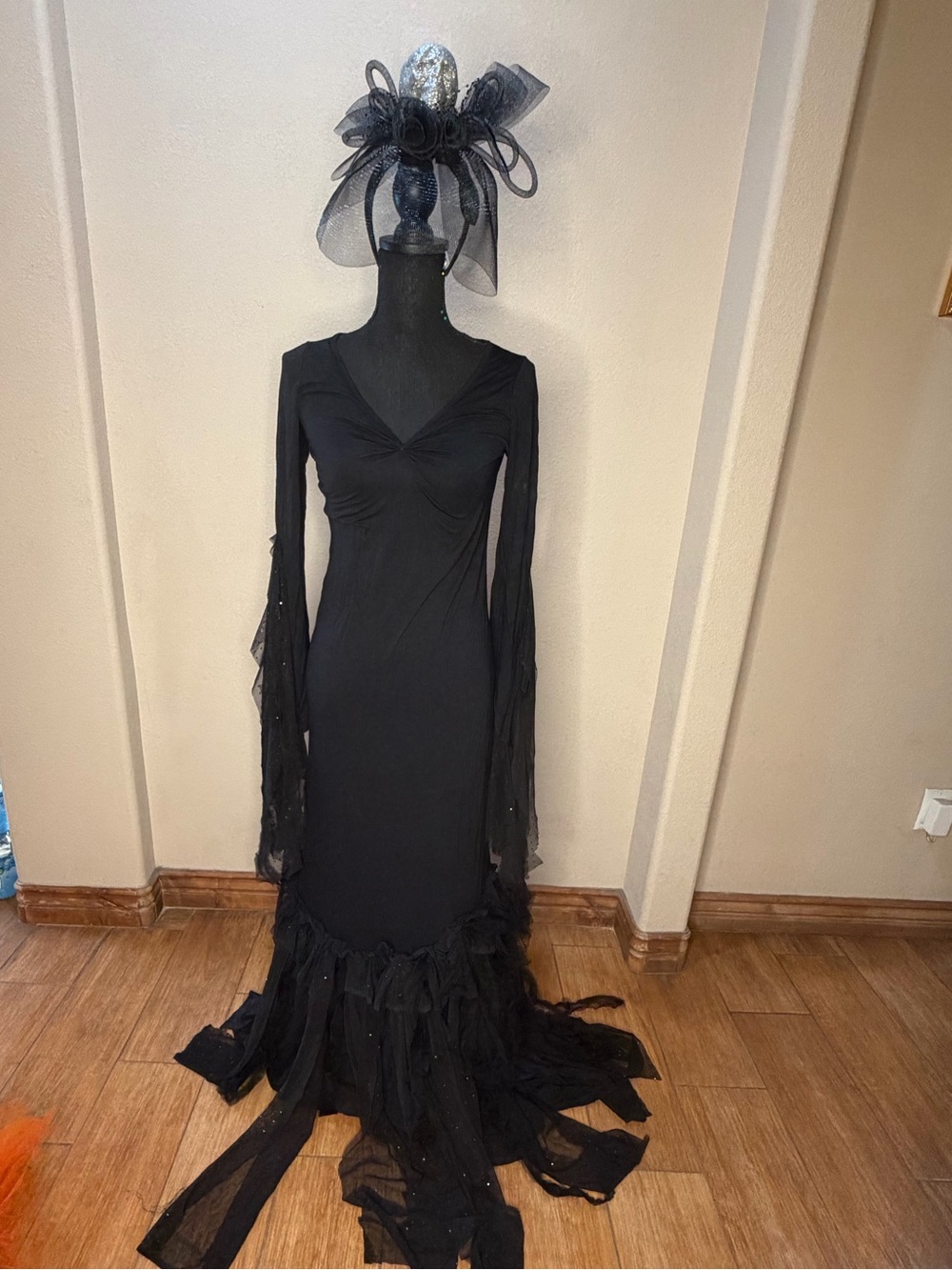 Black Long-Sleeve Maxi witch Costume with Dramatic Sheer Train w/ headband